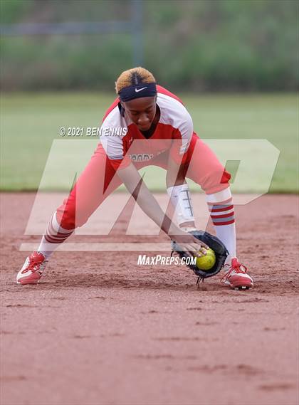 Thumbnail 3 in Woodland vs Hampton photogallery.