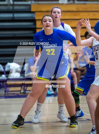 Thumbnail 2 in Grossmont @ Carlsbad photogallery.