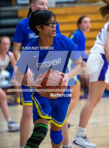 Thumbnail 1 in Grossmont @ Carlsbad photogallery.