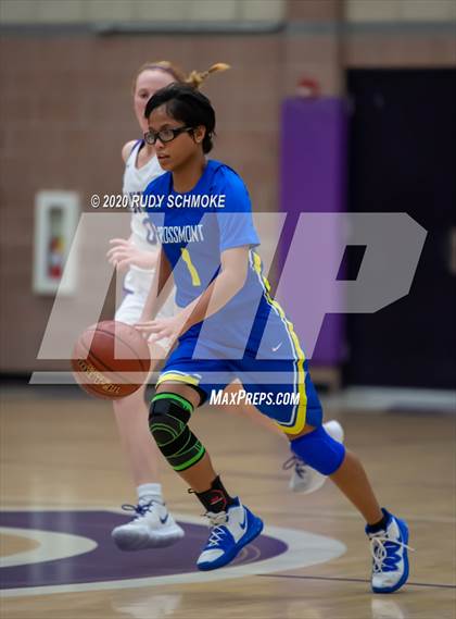 Thumbnail 1 in Grossmont @ Carlsbad photogallery.