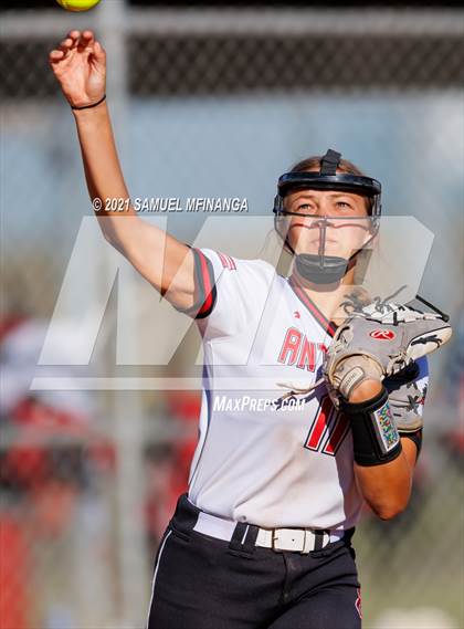 Thumbnail 3 in Elkhorn vs. Pius X photogallery.