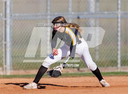 Thumbnail 2 in Elkhorn vs. Pius X photogallery.