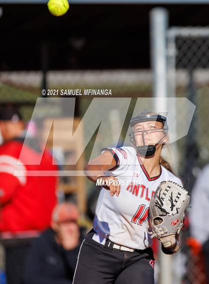 Thumbnail 1 in Elkhorn vs. Pius X photogallery.