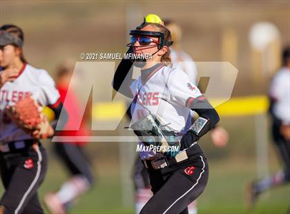 Thumbnail 2 in Elkhorn vs. Pius X photogallery.