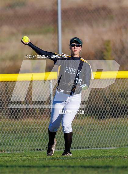 Thumbnail 3 in Elkhorn vs. Pius X photogallery.