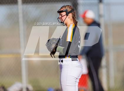 Thumbnail 2 in Elkhorn vs. Pius X photogallery.