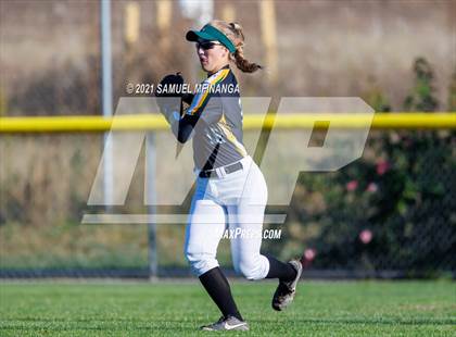Thumbnail 2 in Elkhorn vs. Pius X photogallery.