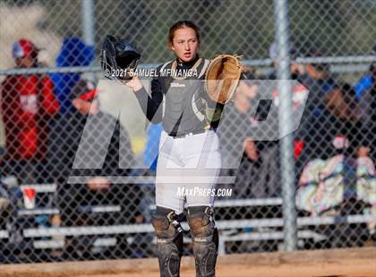 Thumbnail 1 in Elkhorn vs. Pius X photogallery.