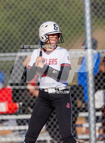 Thumbnail 1 in Elkhorn vs. Pius X photogallery.
