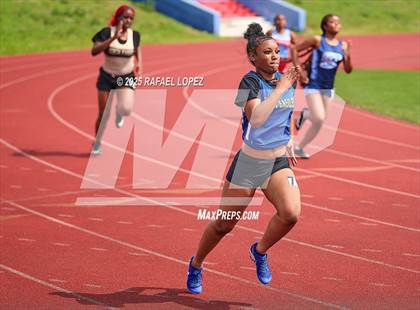 Thumbnail 1 in Dave Bethany Relays (200M) photogallery.