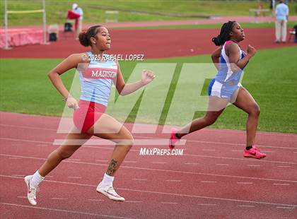 Thumbnail 3 in Dave Bethany Relays (200M) photogallery.