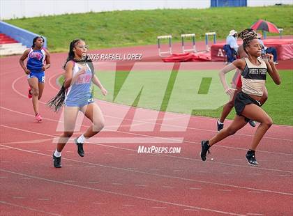 Thumbnail 3 in Dave Bethany Relays (200M) photogallery.