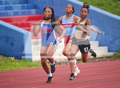 Thumbnail 1 in Dave Bethany Relays (200M) photogallery.