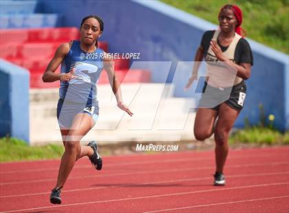 Thumbnail 1 in Dave Bethany Relays (200M) photogallery.