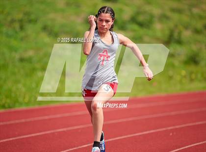 Thumbnail 1 in Dave Bethany Relays (200M) photogallery.