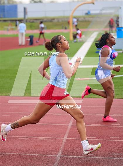 Thumbnail 1 in Dave Bethany Relays (200M) photogallery.