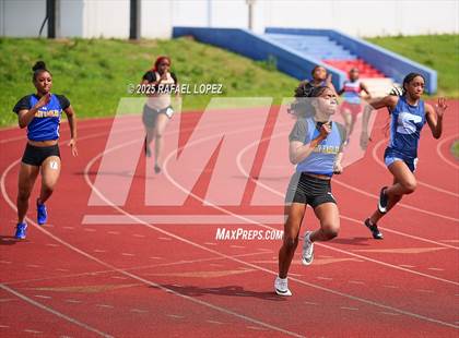 Thumbnail 3 in Dave Bethany Relays (200M) photogallery.
