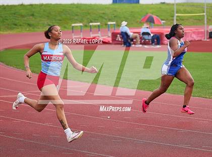 Thumbnail 2 in Dave Bethany Relays (200M) photogallery.