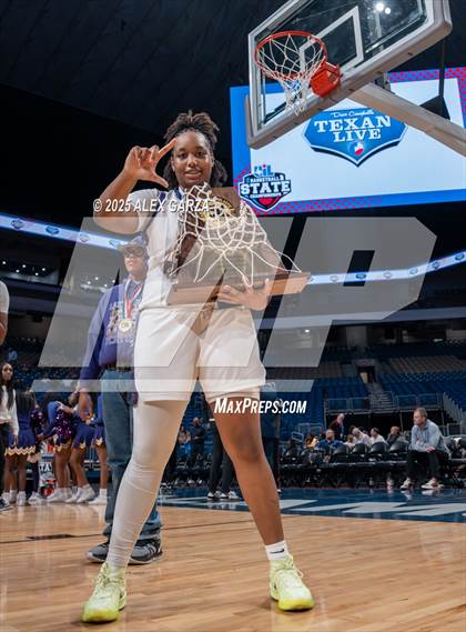 Thumbnail 3 in Cuero vs. Lincoln (UIL 4A Basketball Division II Final Medal Ceremony) photogallery.