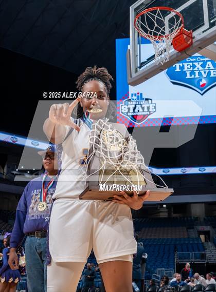 Thumbnail 1 in Cuero vs. Lincoln (UIL 4A Basketball Division II Final Medal Ceremony) photogallery.