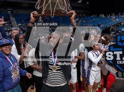 Thumbnail 3 in Cuero vs. Lincoln (UIL 4A Basketball Division II Final Medal Ceremony) photogallery.
