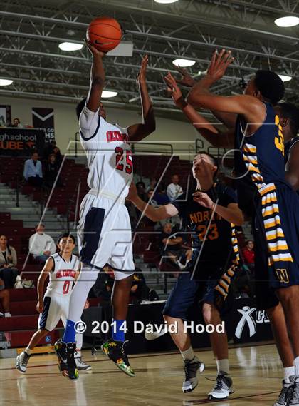 Thumbnail 2 in JW North vs. Leuzinger (MaxPreps Holiday Classic) photogallery.