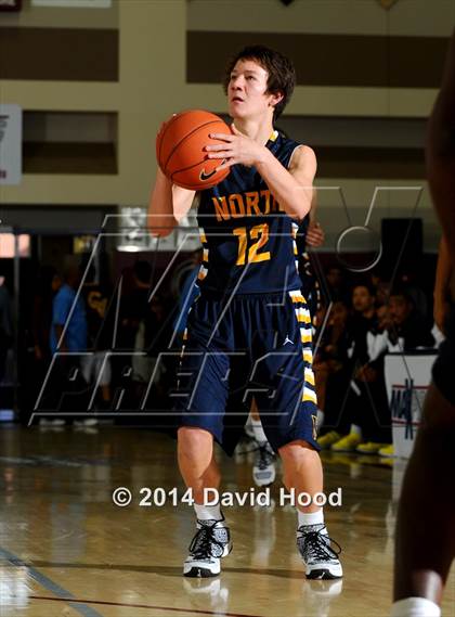 Thumbnail 2 in JW North vs. Leuzinger (MaxPreps Holiday Classic) photogallery.