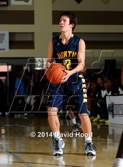 Thumbnail 1 in JW North vs. Leuzinger (MaxPreps Holiday Classic) photogallery.