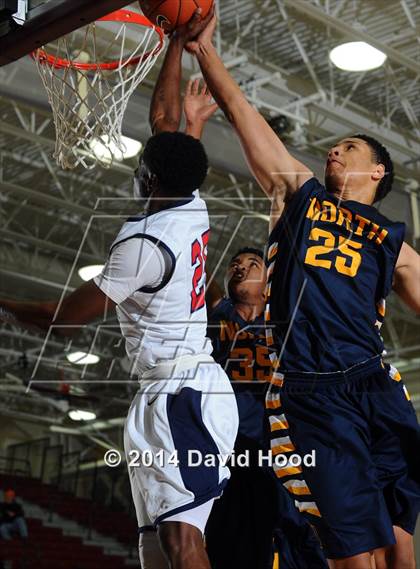 Thumbnail 1 in JW North vs. Leuzinger (MaxPreps Holiday Classic) photogallery.