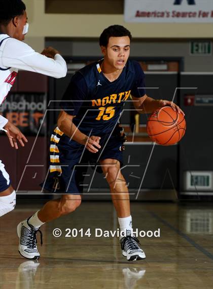Thumbnail 1 in JW North vs. Leuzinger (MaxPreps Holiday Classic) photogallery.