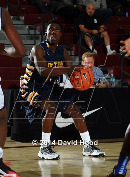 Thumbnail 1 in JW North vs. Leuzinger (MaxPreps Holiday Classic) photogallery.