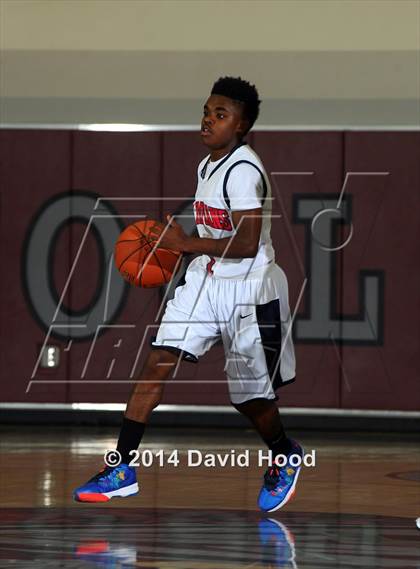 Thumbnail 3 in JW North vs. Leuzinger (MaxPreps Holiday Classic) photogallery.