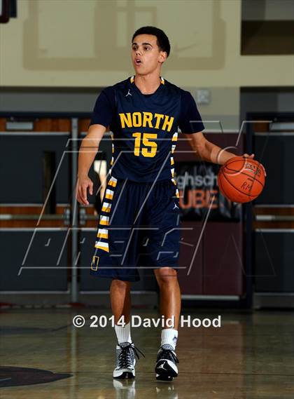 Thumbnail 2 in JW North vs. Leuzinger (MaxPreps Holiday Classic) photogallery.
