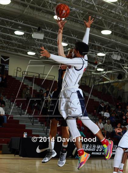 Thumbnail 1 in JW North vs. Leuzinger (MaxPreps Holiday Classic) photogallery.
