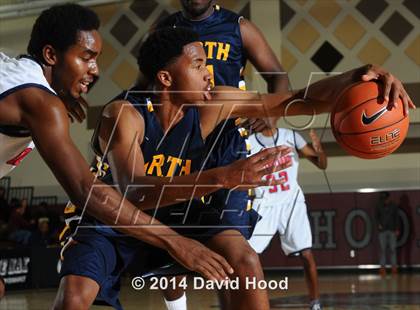 Thumbnail 1 in JW North vs. Leuzinger (MaxPreps Holiday Classic) photogallery.
