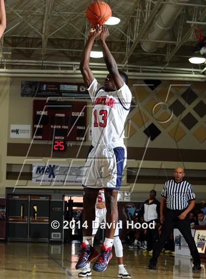 Thumbnail 2 in JW North vs. Leuzinger (MaxPreps Holiday Classic) photogallery.