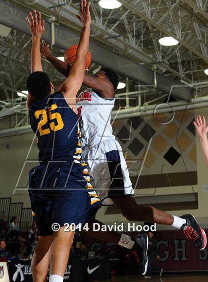 Thumbnail 3 in JW North vs. Leuzinger (MaxPreps Holiday Classic) photogallery.