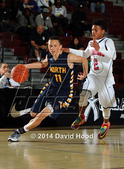 Thumbnail 3 in JW North vs. Leuzinger (MaxPreps Holiday Classic) photogallery.