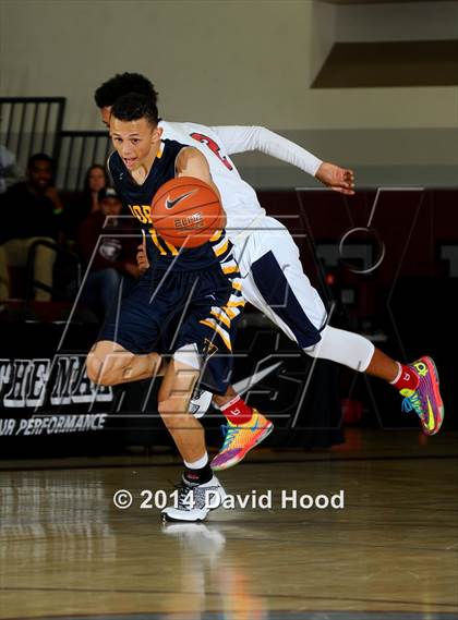 Thumbnail 2 in JW North vs. Leuzinger (MaxPreps Holiday Classic) photogallery.