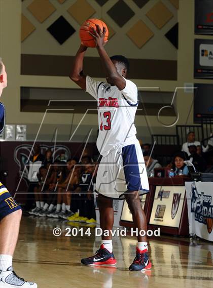 Thumbnail 1 in JW North vs. Leuzinger (MaxPreps Holiday Classic) photogallery.