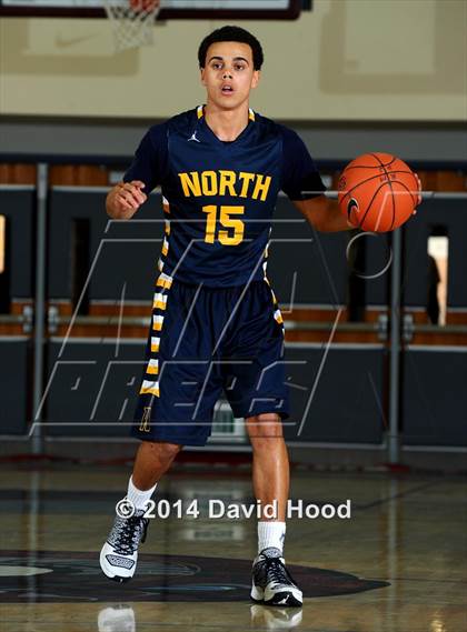 Thumbnail 1 in JW North vs. Leuzinger (MaxPreps Holiday Classic) photogallery.