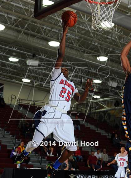 Thumbnail 2 in JW North vs. Leuzinger (MaxPreps Holiday Classic) photogallery.