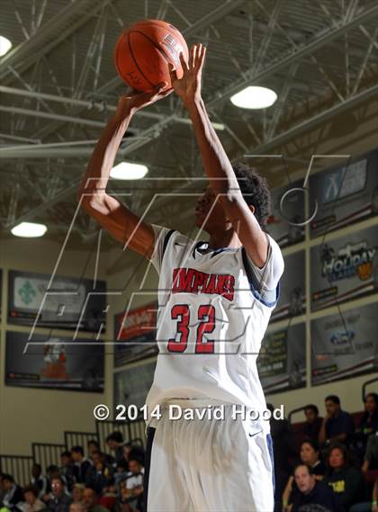 Thumbnail 2 in JW North vs. Leuzinger (MaxPreps Holiday Classic) photogallery.