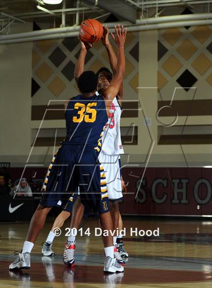 Thumbnail 1 in JW North vs. Leuzinger (MaxPreps Holiday Classic) photogallery.