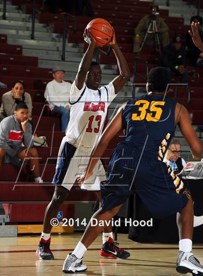 Thumbnail 1 in JW North vs. Leuzinger (MaxPreps Holiday Classic) photogallery.