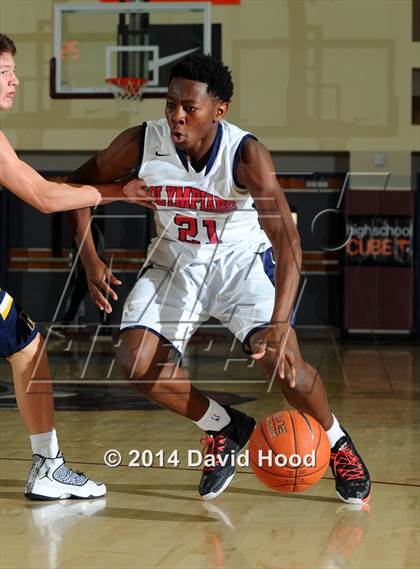 Thumbnail 2 in JW North vs. Leuzinger (MaxPreps Holiday Classic) photogallery.
