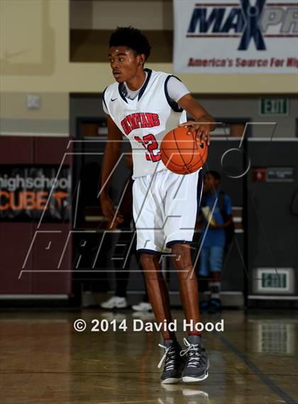 Thumbnail 3 in JW North vs. Leuzinger (MaxPreps Holiday Classic) photogallery.