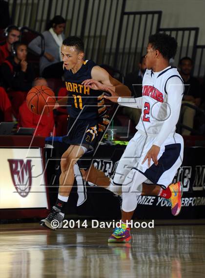 Thumbnail 2 in JW North vs. Leuzinger (MaxPreps Holiday Classic) photogallery.