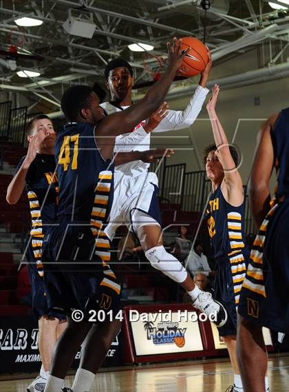 Thumbnail 1 in JW North vs. Leuzinger (MaxPreps Holiday Classic) photogallery.