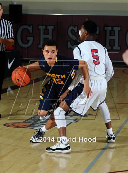 Thumbnail 2 in JW North vs. Leuzinger (MaxPreps Holiday Classic) photogallery.